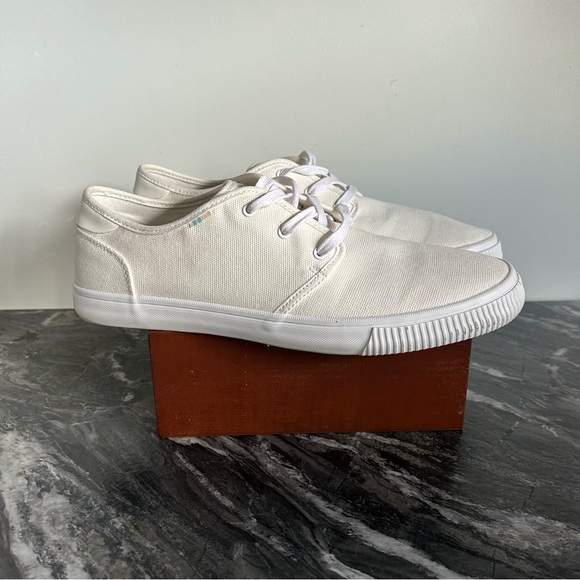 Carlo Lace-Up Sneaker - Picture 2 of 10